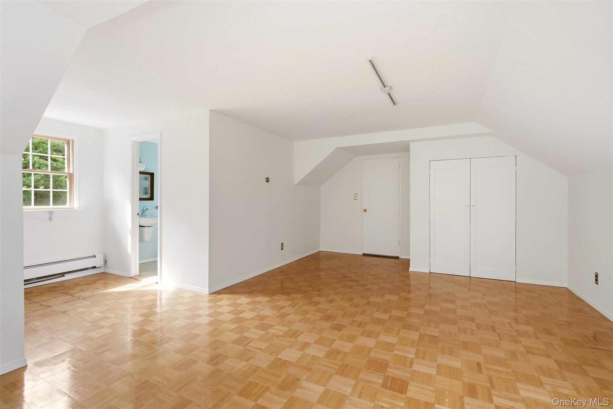  174 Flower Hill Road, Halesite, NY, 11743 - 物件實景