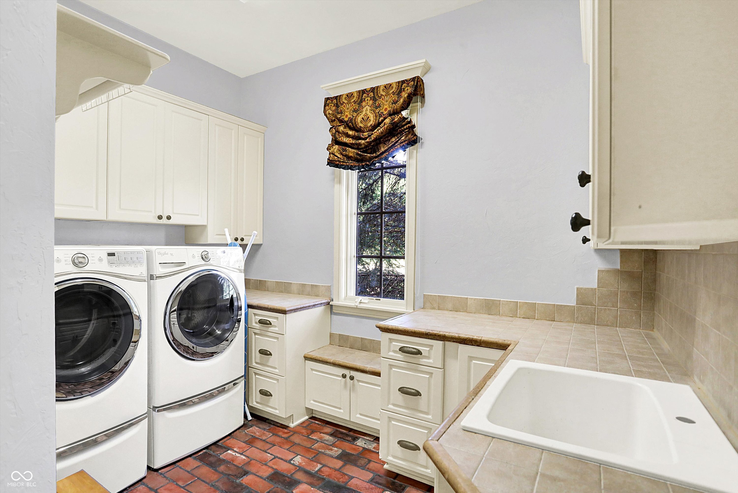 Zionsville, Indiana, 46077, United States, 4 Bedrooms Bedrooms, ,6 BathroomsBathrooms,Residential,For Sale,1978163