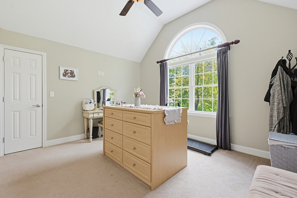 Northbridge, Massachusetts, 01534, United States, 4 Bedrooms Bedrooms, ,2 BathroomsBathrooms,Residential,For Sale,1977320