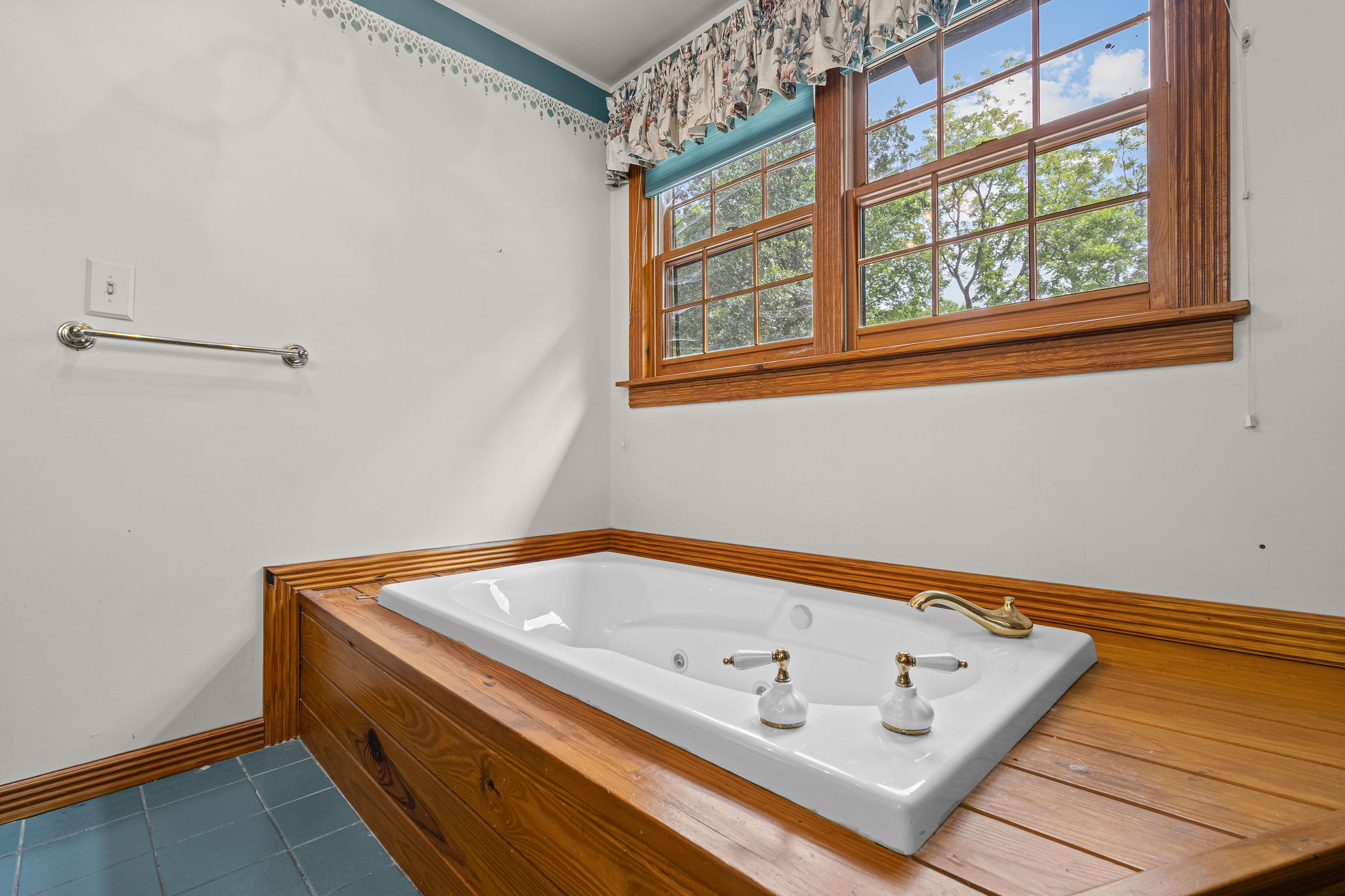 Dandridge, Tennessee, 37725, United States, 2 Bedrooms Bedrooms, ,2 BathroomsBathrooms,Residential,For Sale,1928860