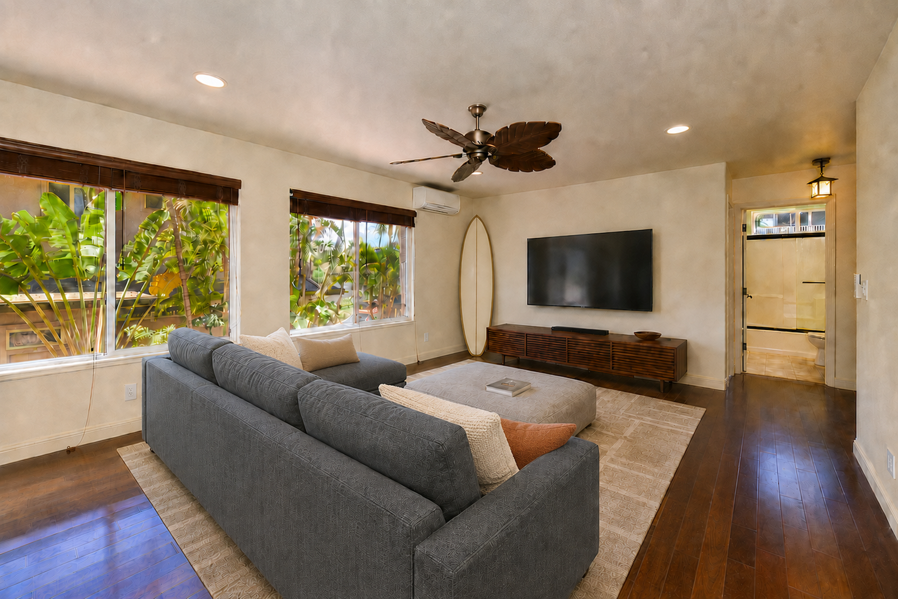  Updated two-story home featuring ocean and island views - 物件實景