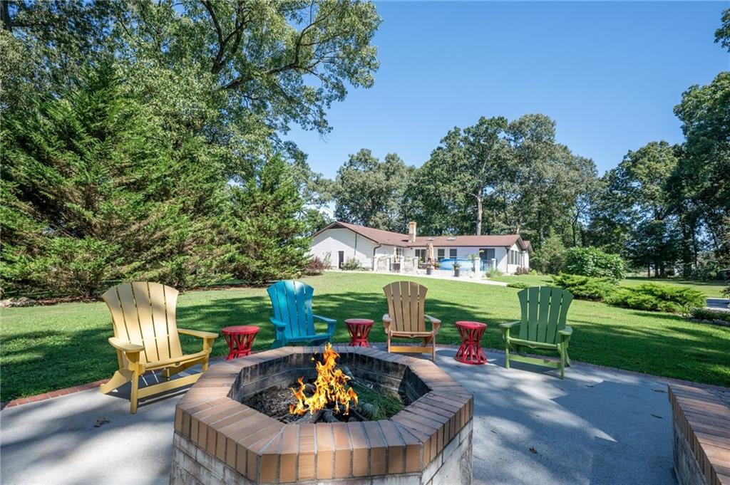 Calhoun, Georgia, 30701, United States, 3 Bedrooms Bedrooms, ,3 BathroomsBathrooms,Residential,For Sale,1980675