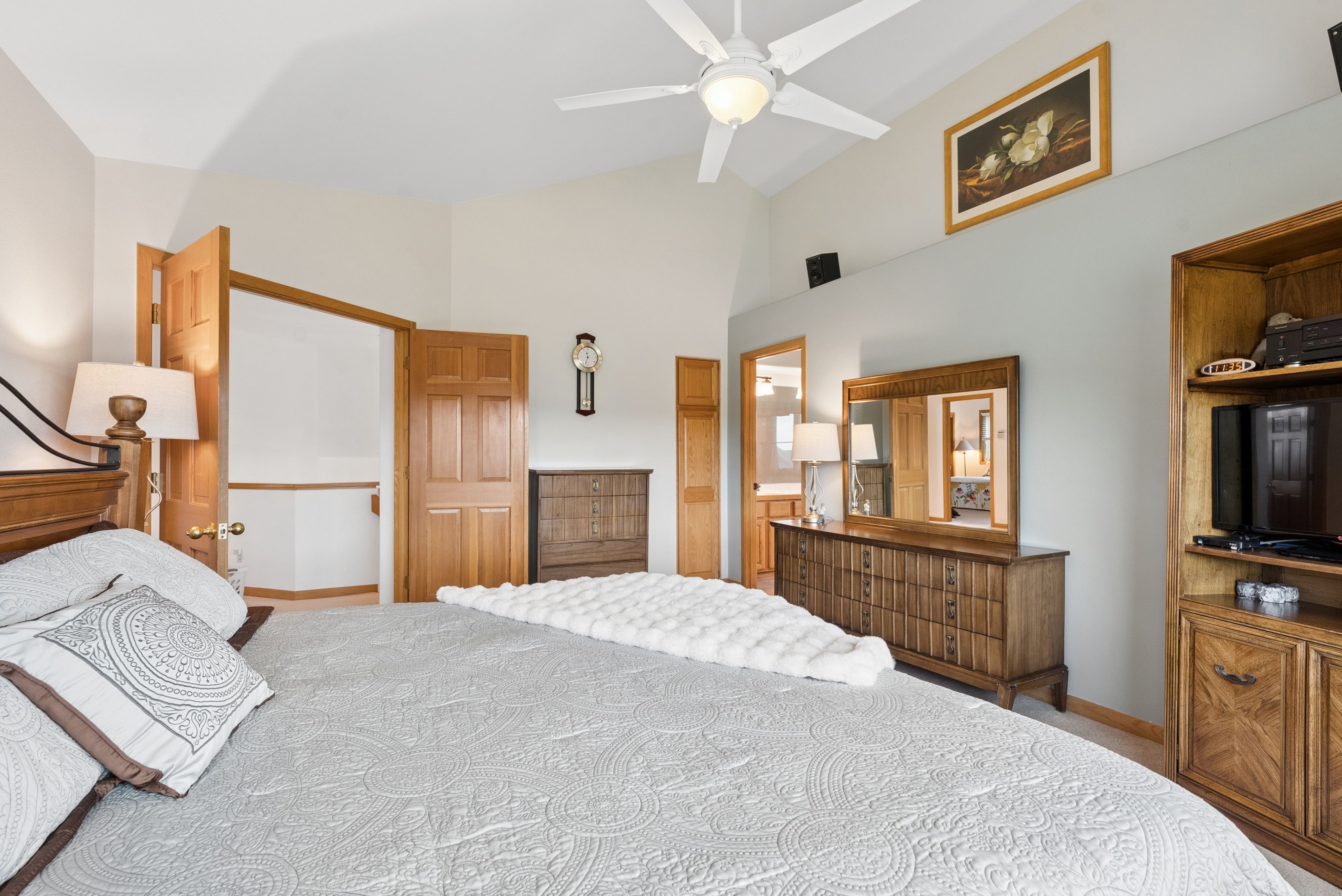  Custom Built Home on a Rolling 1.5 Acre Lot in Highly Desired Paradise Hills - 物件實景