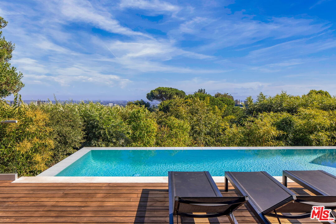 Los Angeles, California, 90049, United States, 5 Bedrooms Bedrooms, ,6 BathroomsBathrooms,Residential,For Sale,1950384