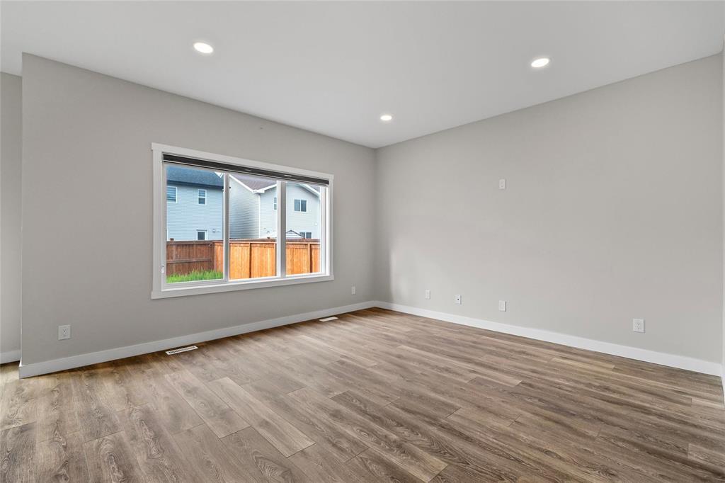 WINNIPEG, Manitoba, R2V 5C8, CA, 3 Bedrooms Bedrooms, ,2 BathroomsBathrooms,Residential,For Sale,1947801