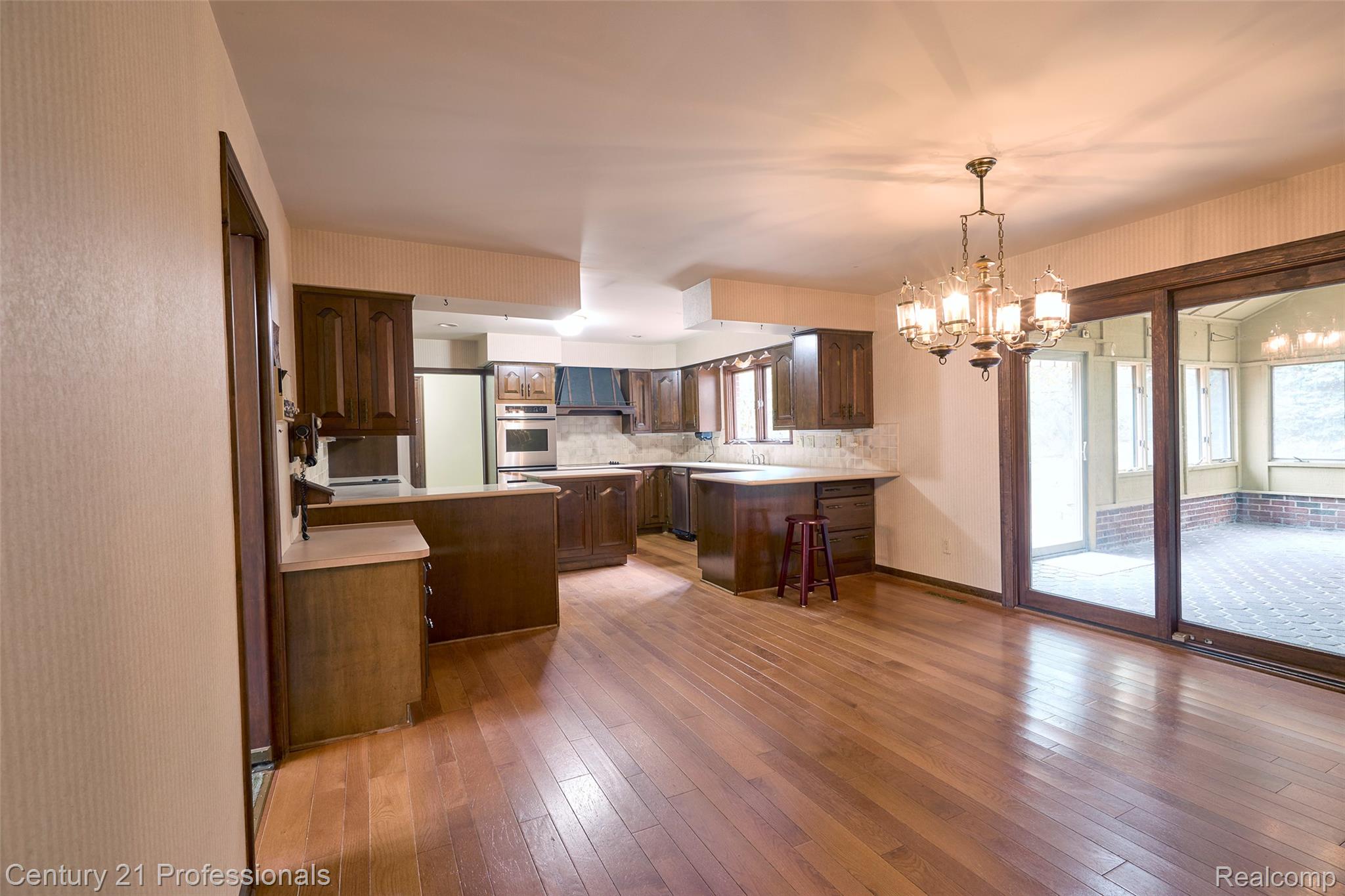 Rochester, Michigan, 48306, United States, 5 Bedrooms Bedrooms, ,6 BathroomsBathrooms,Residential,For Sale,1987117