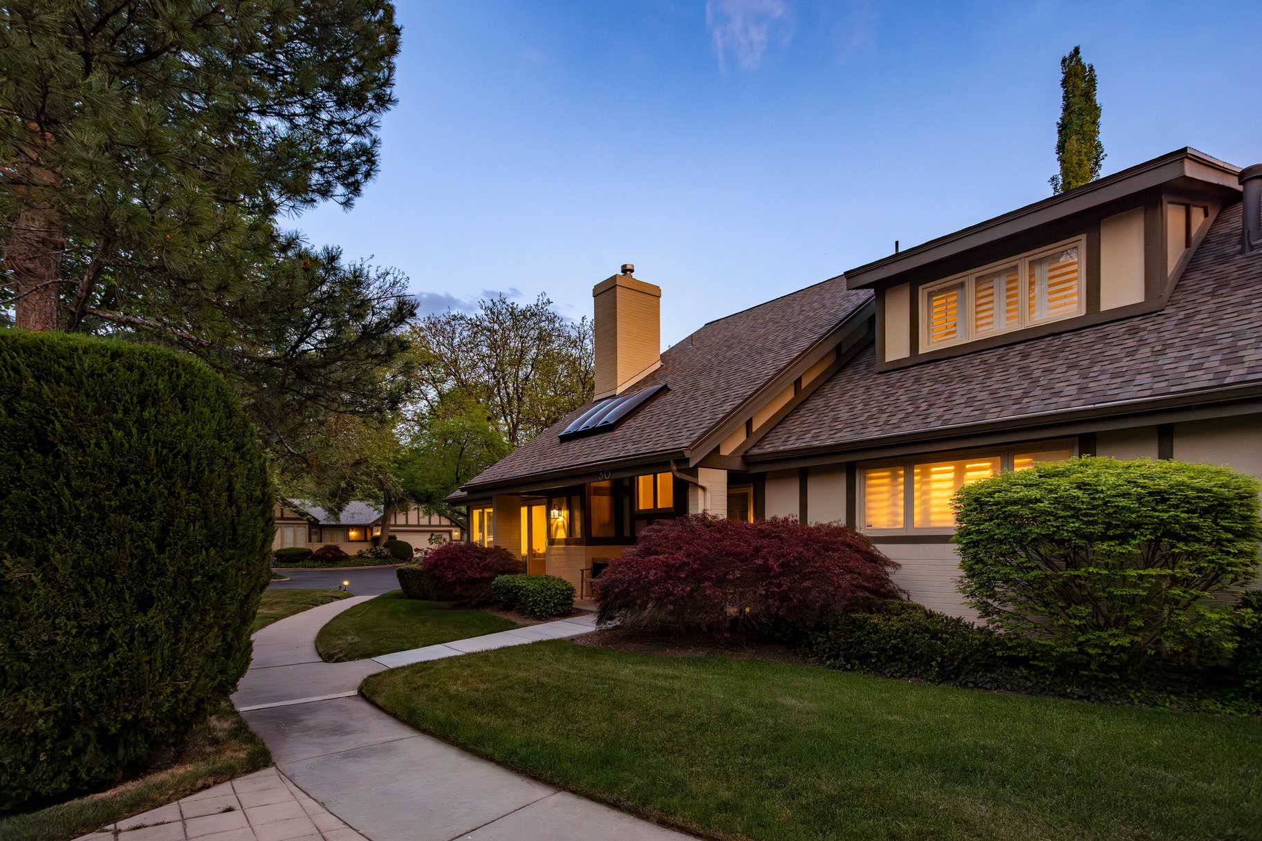  A Large Home in a Sought-After Private Community in East Millcreek - 物件實景