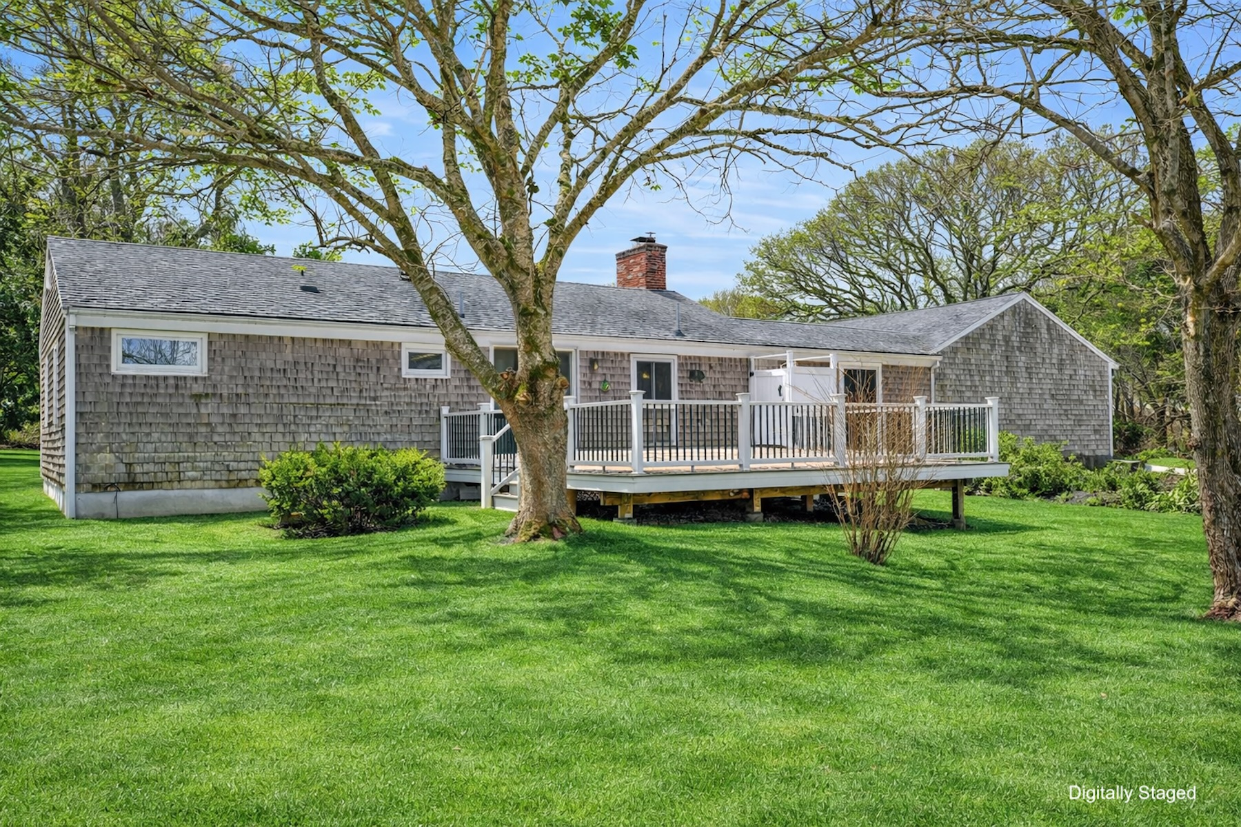  Cul-de-Sac Privacy in North Truro with Deck, Garage, and Expansive Yard - 物件實景