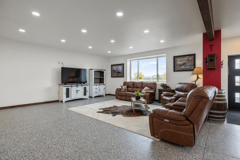 Klamath Falls, Oregon, 97603, United States, 3 Bedrooms Bedrooms, ,3 BathroomsBathrooms,Residential,For Sale,1878382