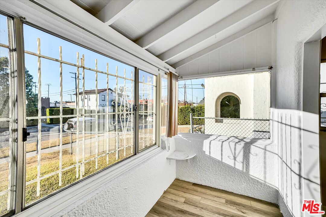 Los Angeles, California, 90043, United States, 2 Bedrooms Bedrooms, ,Residential,For Sale,1766185