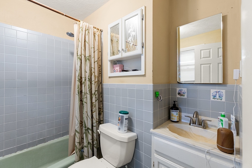 Malden, Massachusetts, 02148, United States, 8 Bedrooms Bedrooms, ,3 BathroomsBathrooms,Residential,For Sale,2049419