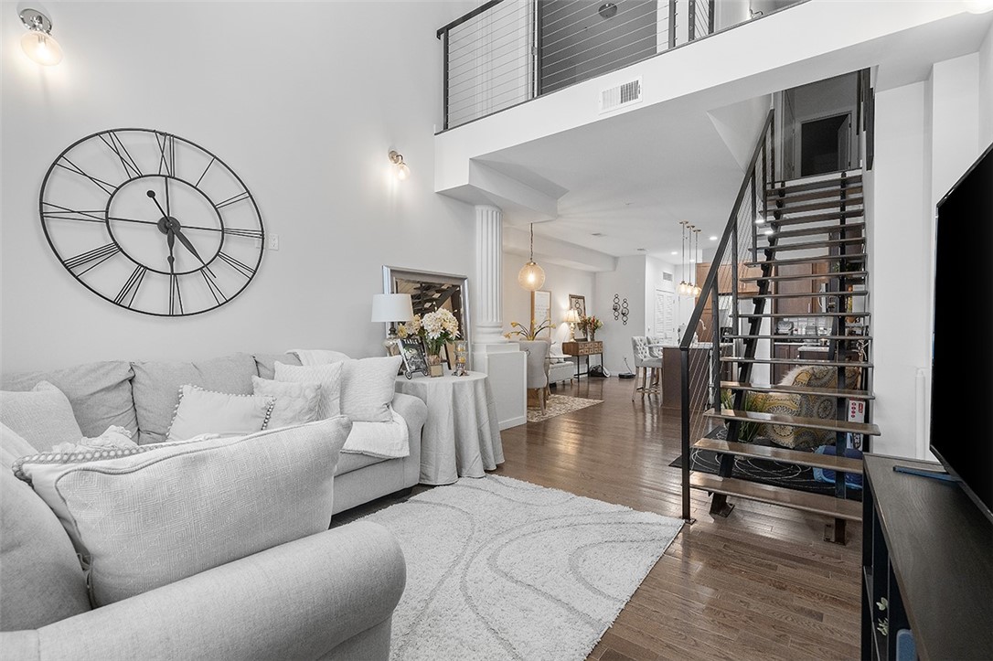 South Side, Pennsylvania, 15203, United States, 2 Bedrooms Bedrooms, ,3 BathroomsBathrooms,Residential,For Sale,1991307