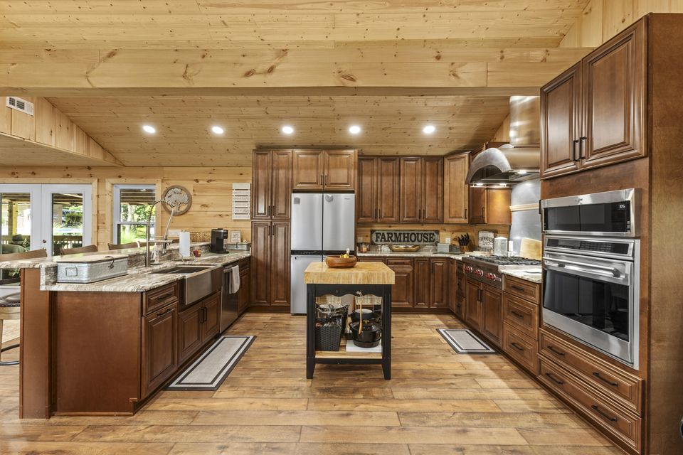 Versailles, Kentucky, 40383, United States, 3 Bedrooms Bedrooms, ,2 BathroomsBathrooms,Residential,For Sale,1976488