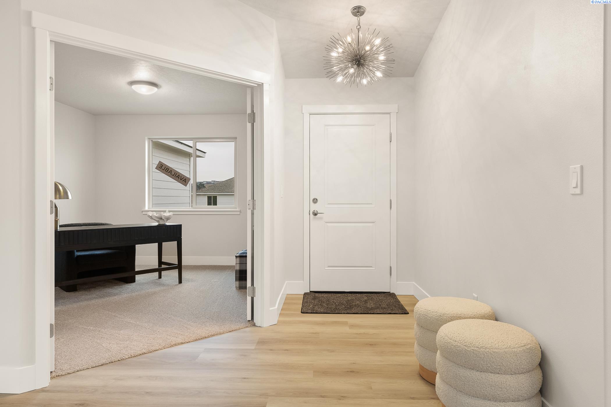 Kennewick, Washington, 99338, United States, 4 Bedrooms Bedrooms, ,1 BathroomBathrooms,Residential,For Sale,1973068