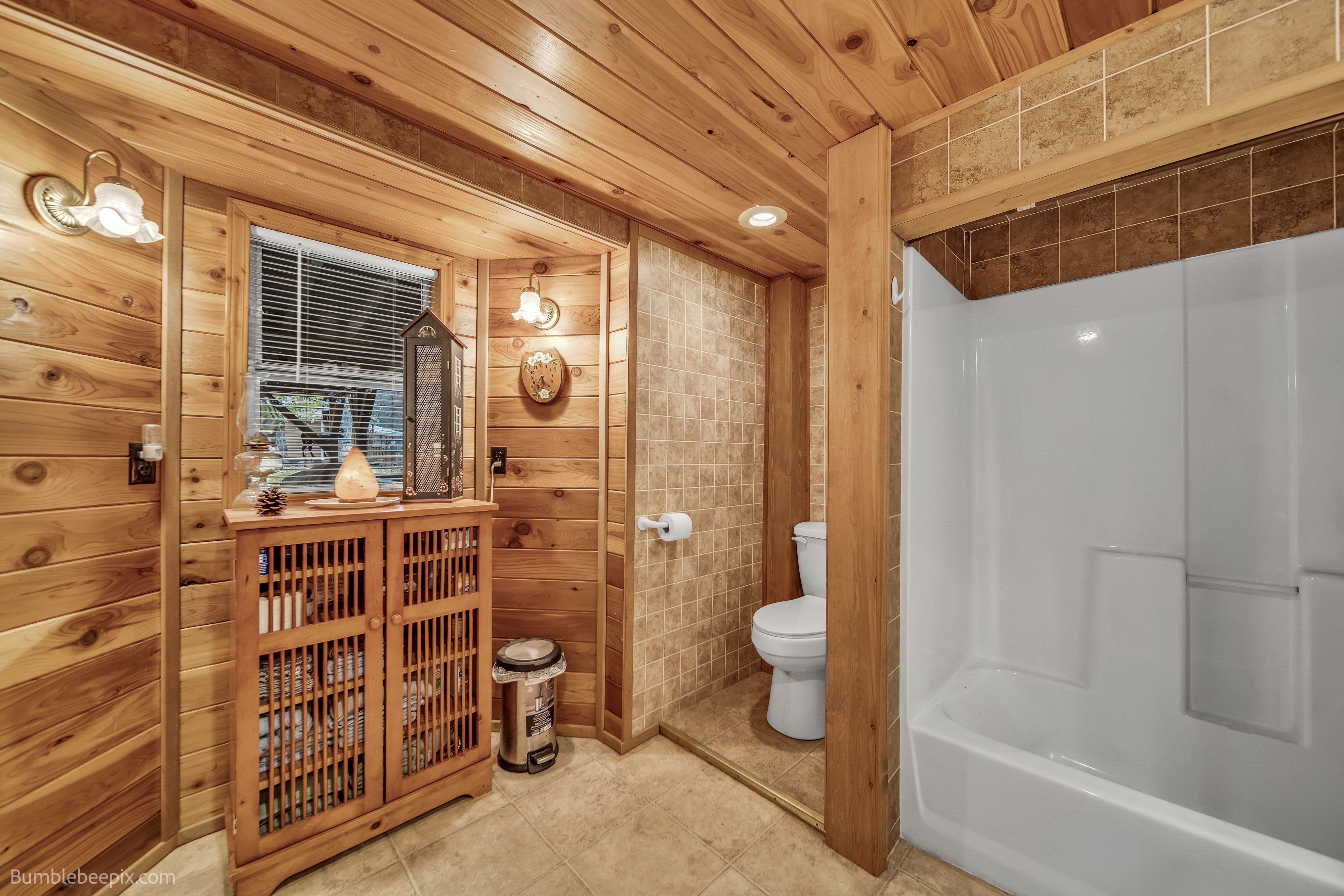 Cusick, Washington, 99119, United States, 4 Bedrooms Bedrooms, ,1 BathroomBathrooms,Residential,For Sale,1988641