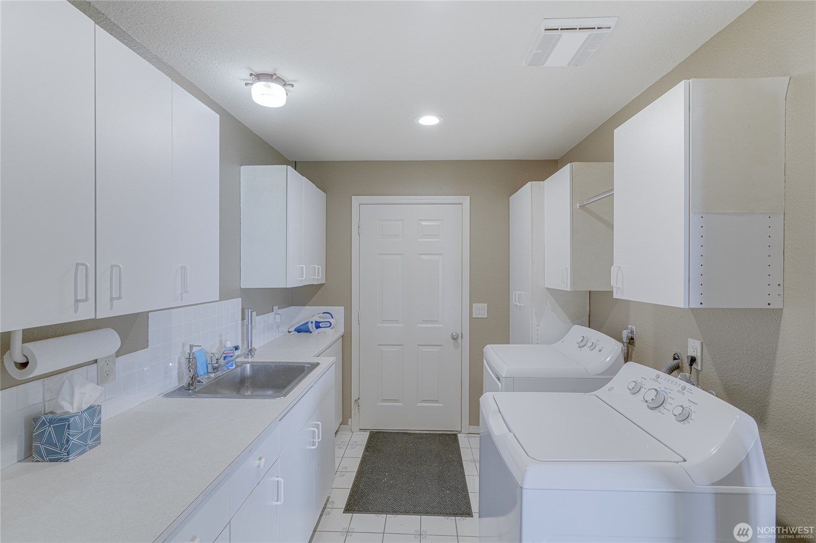 Chinook, Washington, 98614, United States, 2 Bedrooms Bedrooms, ,1 BathroomBathrooms,Residential,For Sale,1822391