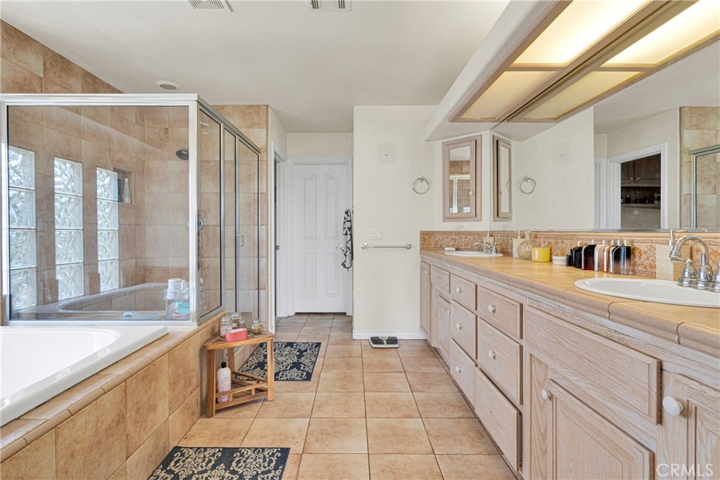 Victorville, California, 92395, United States, 4 Bedrooms Bedrooms, ,2 BathroomsBathrooms,Residential,For Sale,1927294