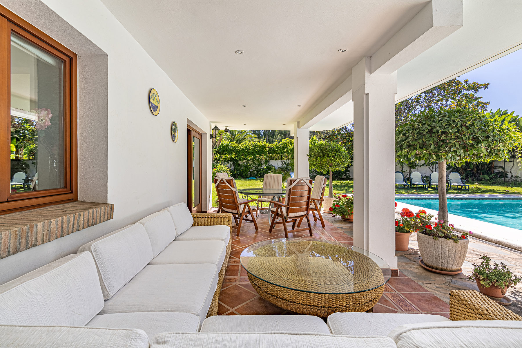  Beachside villa for refurbishment with expansive gardens on the New Golden Mile - 物件實景