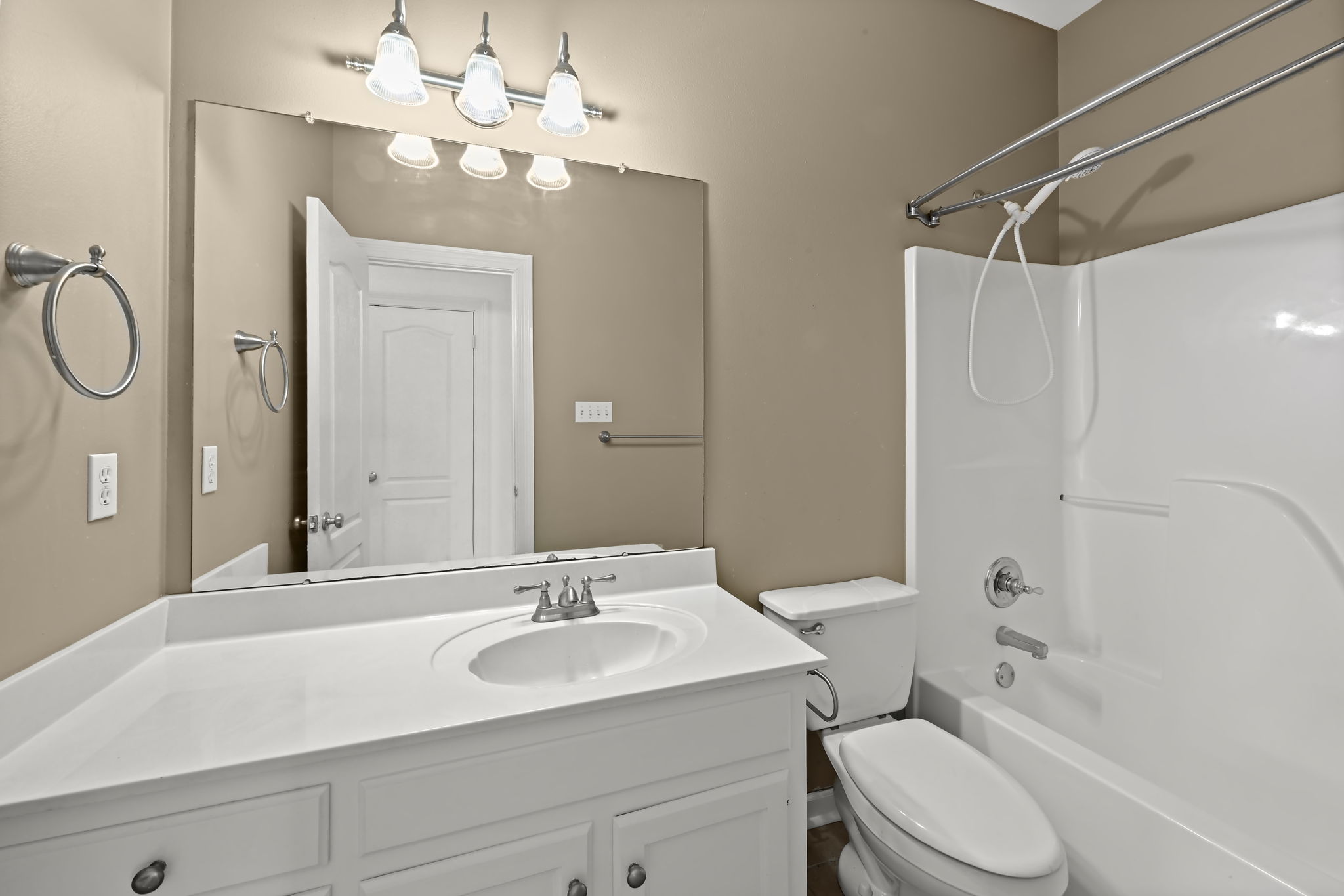 Baton Rouge, Louisiana, 70810, United States, 3 Bedrooms Bedrooms, ,3 BathroomsBathrooms,Residential,For Sale,1989243