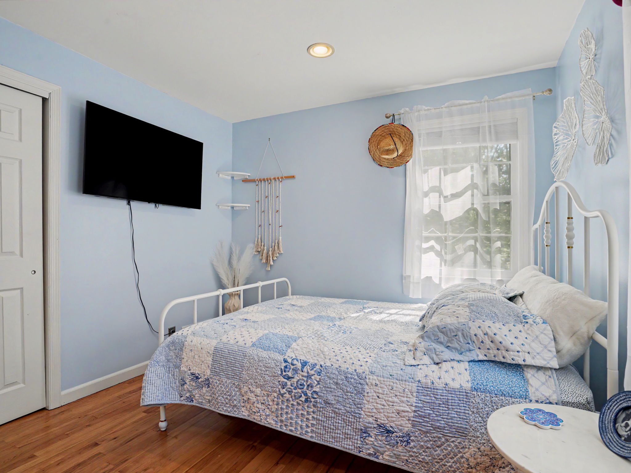  Hilltop Lake Hills Oasis with Renovated Chef