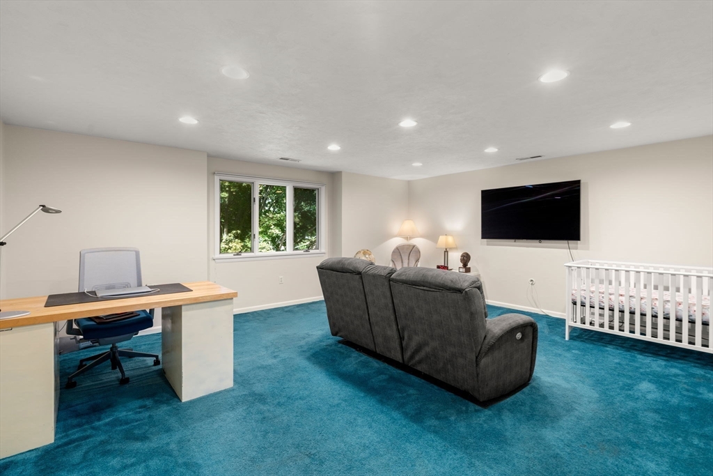 Newton, Massachusetts, 02459, United States, 5 Bedrooms Bedrooms, ,4 BathroomsBathrooms,Residential,For Sale,1939309