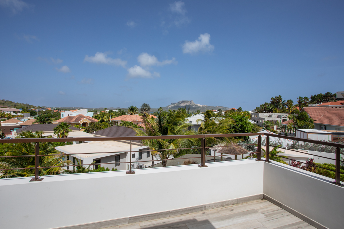 Jan Sofat, CW, 2 Bedrooms Bedrooms, ,2 BathroomsBathrooms,Residential,For Sale,1752587