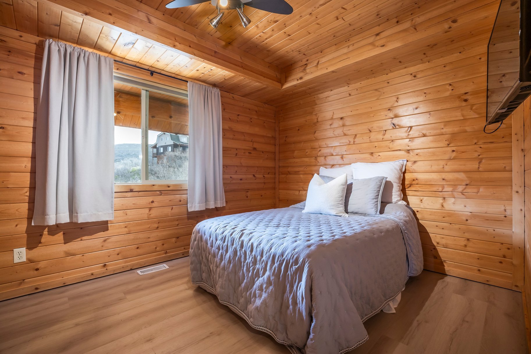  Modernized Timberlakes Cabin Home - 物件實景