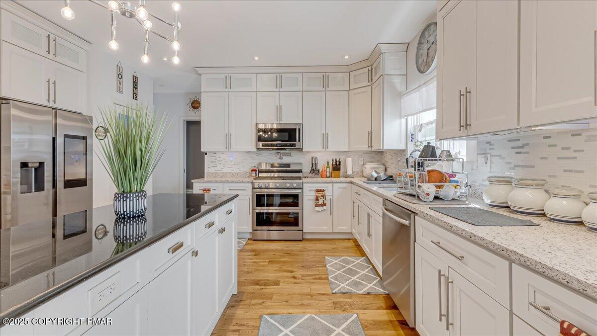 East Stroudsburg, Pennsylvania, 18302, United States, 5 Bedrooms Bedrooms, ,4 BathroomsBathrooms,Residential,For Sale,1980579