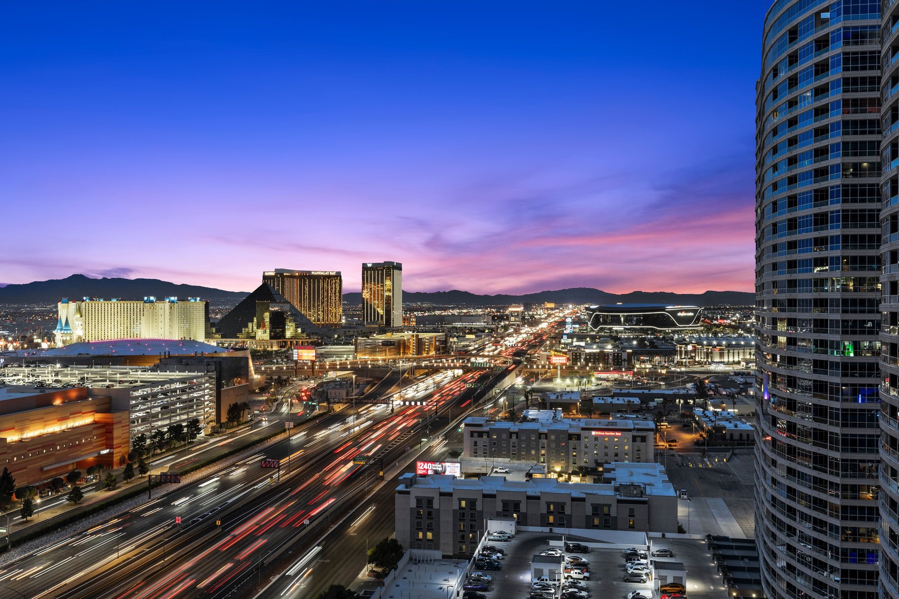  Own Your Very Own Piece of The Strip - 物件實景