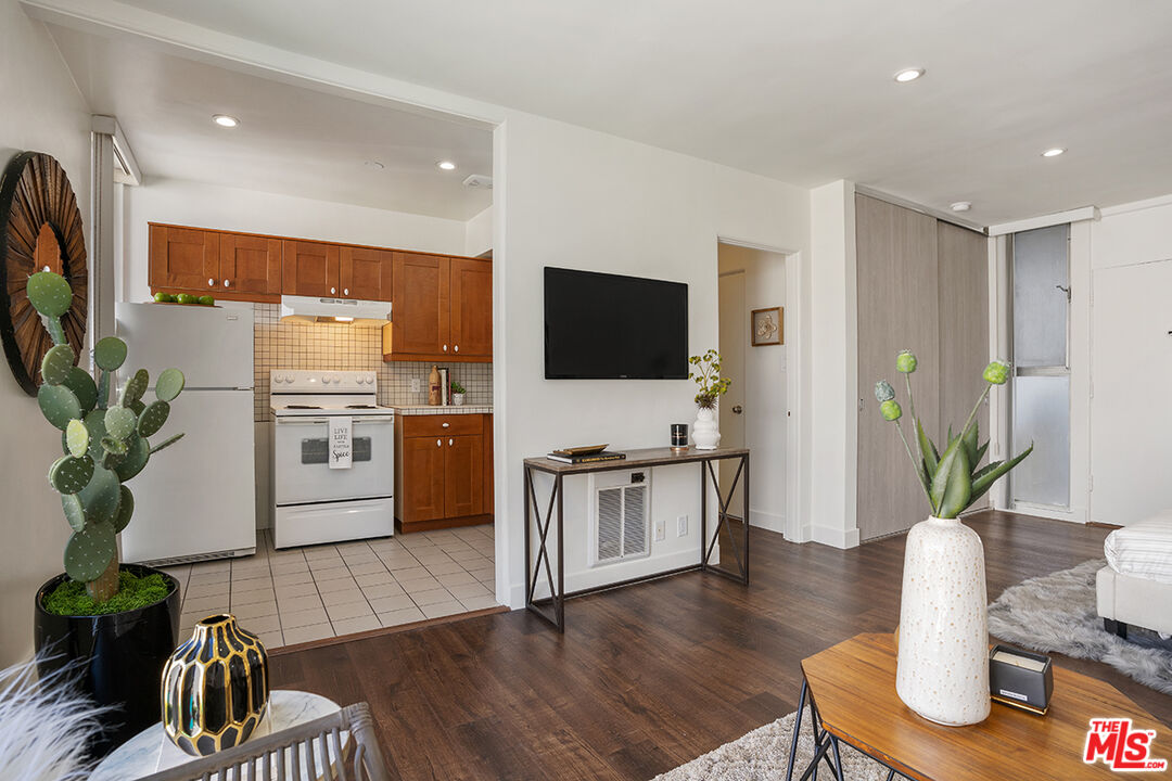 Beverly Hills, California, 90212, United States, 14 Bedrooms Bedrooms, ,Residential,For Sale,1731510