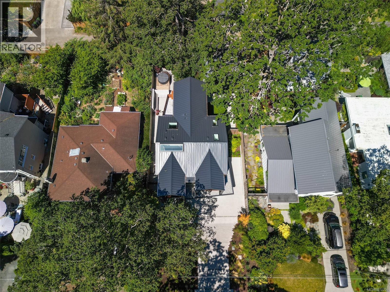 VICTORIA, British Columbia, V8S 4A6, CA, 6 Bedrooms Bedrooms, ,5 BathroomsBathrooms,Residential,For Sale,1948735