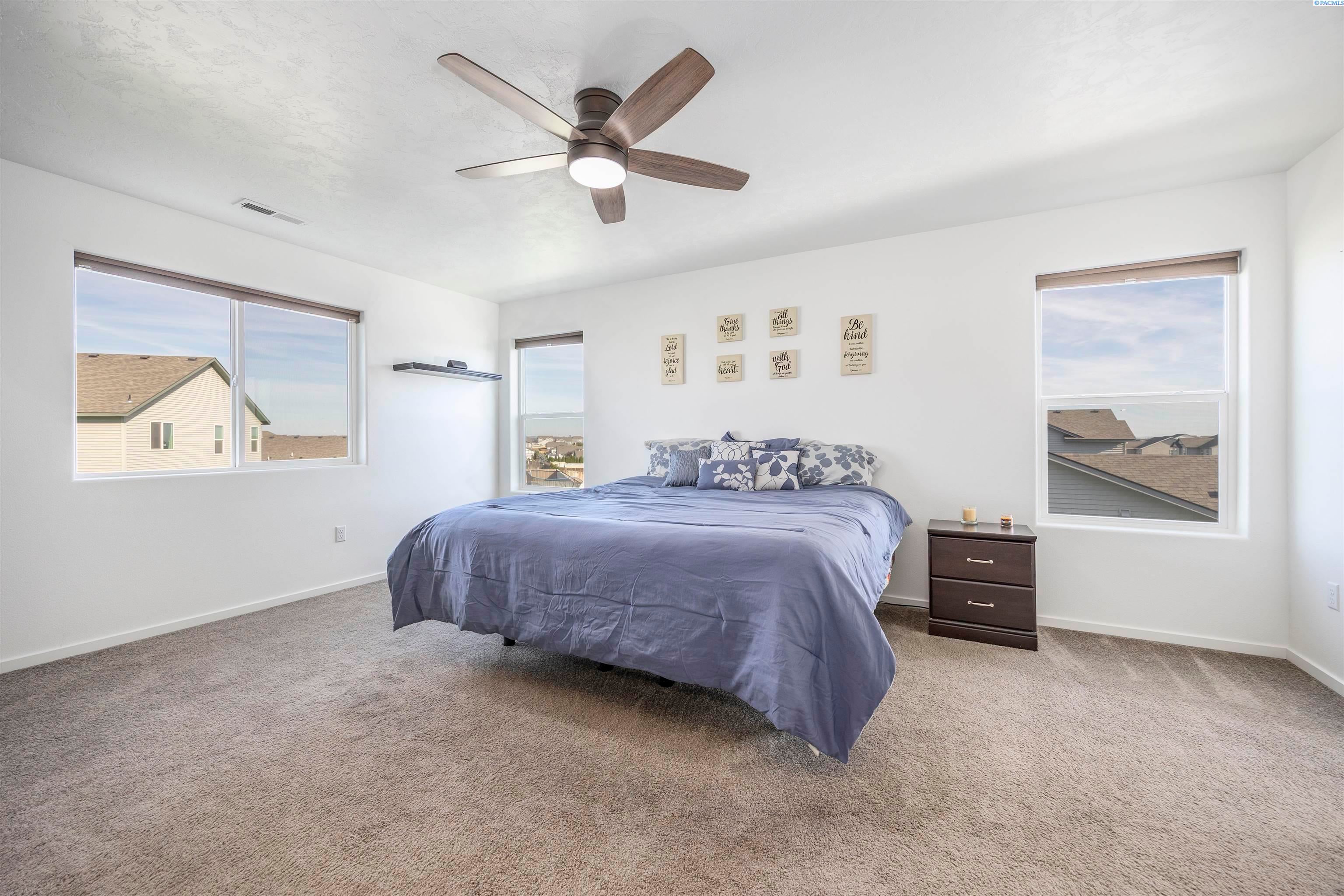 Pasco, Washington, 99301, United States, 4 Bedrooms Bedrooms, ,3 BathroomsBathrooms,Residential,For Sale,1974657