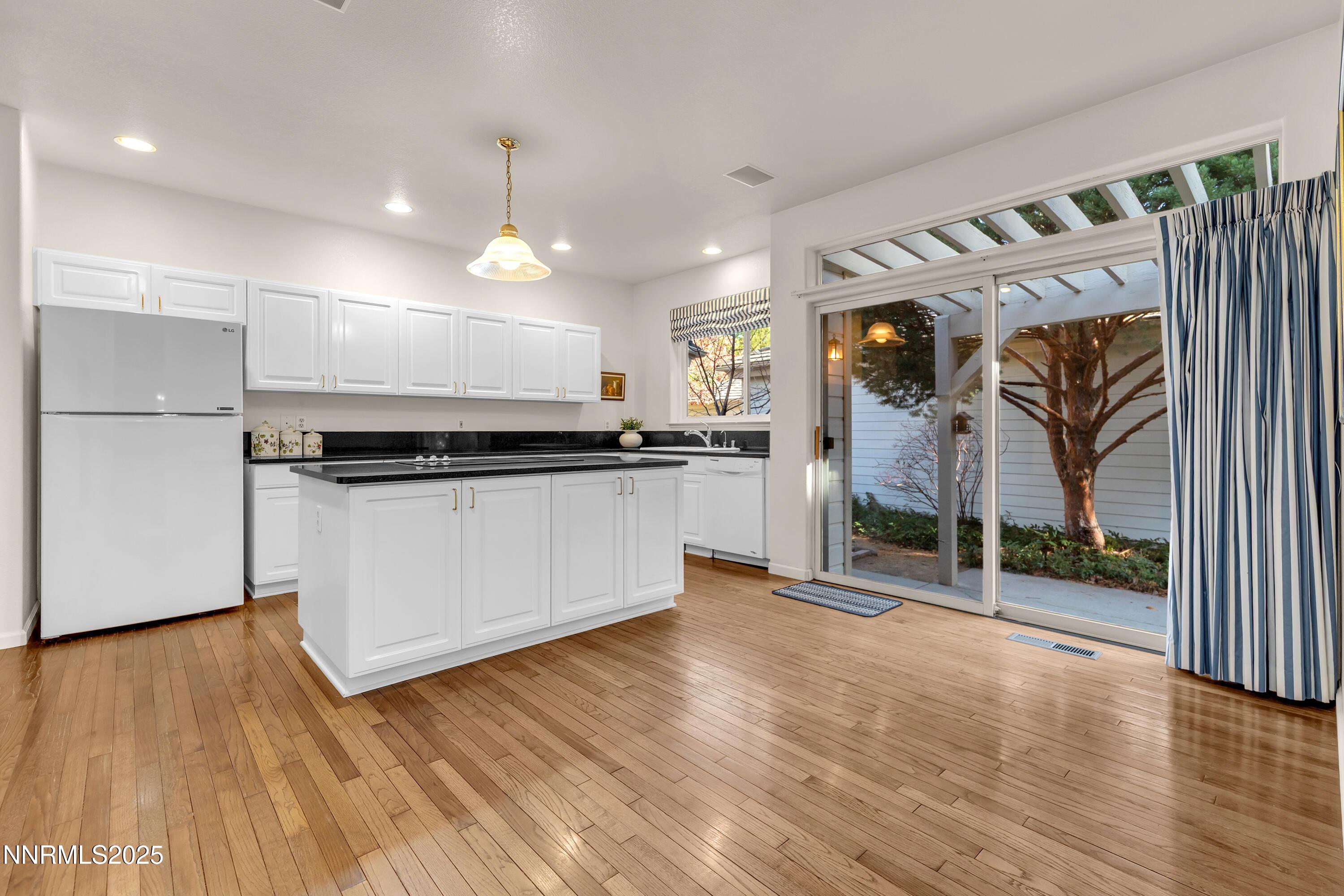 Reno, Nevada, 89519, United States, 2 Bedrooms Bedrooms, ,3 BathroomsBathrooms,Residential,For Sale,2003050