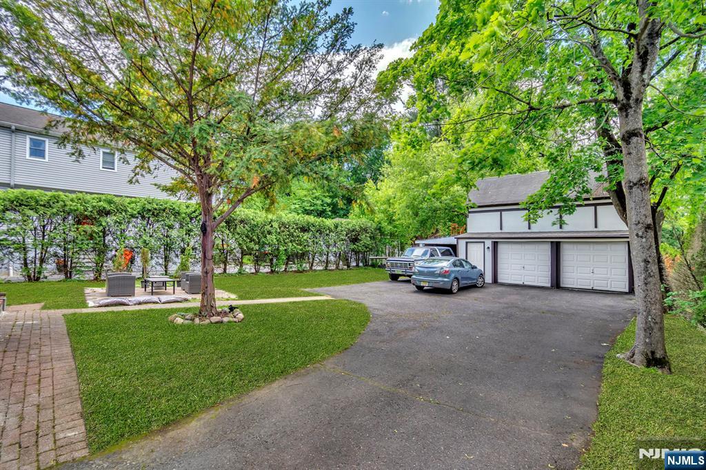 Allendale, New Jersey, 07401, United States, 2 Bedrooms Bedrooms, ,2 BathroomsBathrooms,Residential,For Sale,1829462