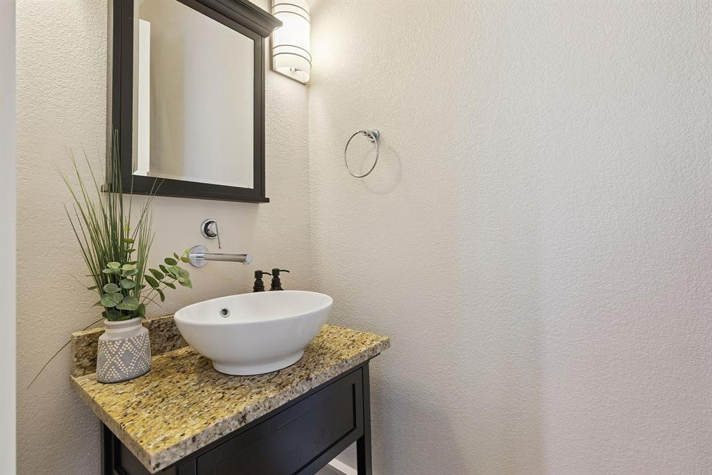 Dallas, Texas, 75204, United States, 2 Bedrooms Bedrooms, ,3 BathroomsBathrooms,Residential,For Sale,1895857