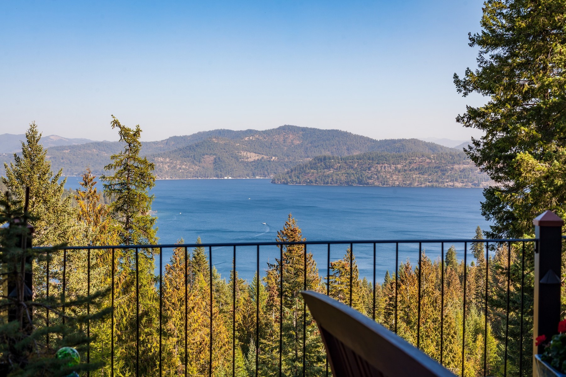  Log Estate overlooking Lake Coeur d