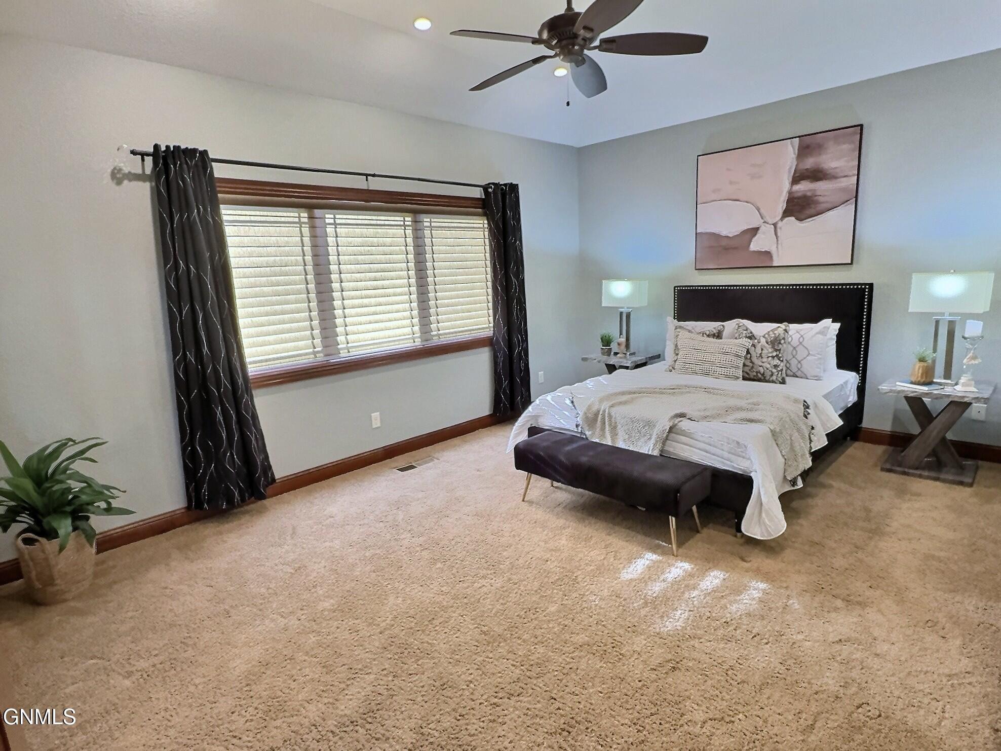 Bismarck, North Dakota, 58501, United States, 4 Bedrooms Bedrooms, ,4 BathroomsBathrooms,Residential,For Sale,2038873