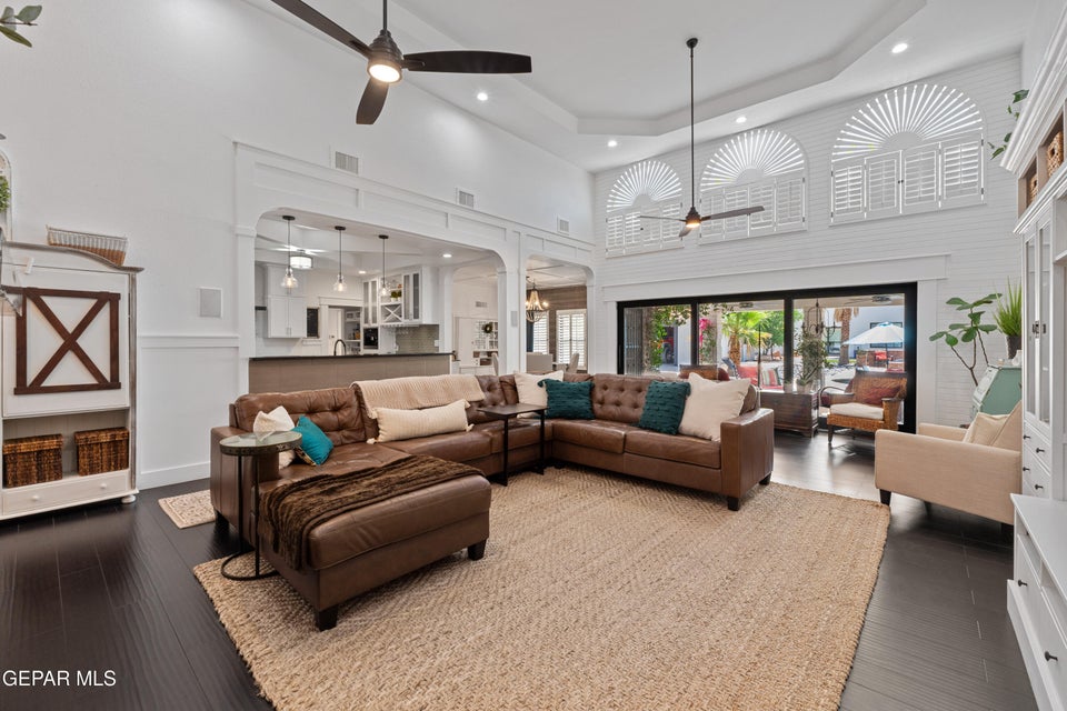 El Paso, Texas, 79936, United States, 5 Bedrooms Bedrooms, ,5 BathroomsBathrooms,Residential,For Sale,1980417