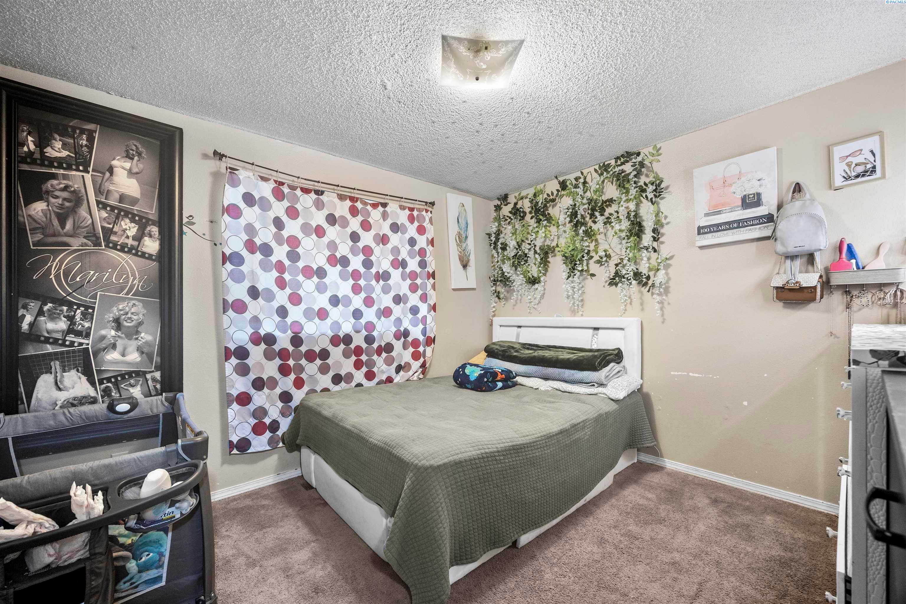 Zillah, Washington, 98953, United States, 9 Bedrooms Bedrooms, ,Residential,For Sale,2013273