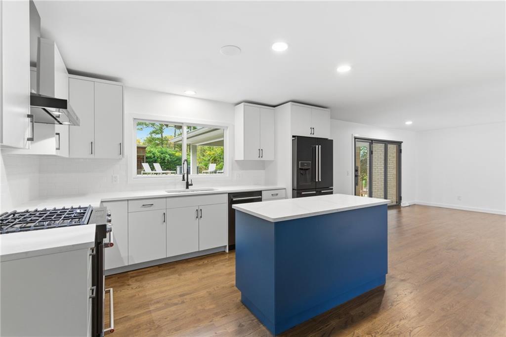 Marietta, Georgia, 30060, United States, 3 Bedrooms Bedrooms, ,2 BathroomsBathrooms,Residential,For Sale,1988888