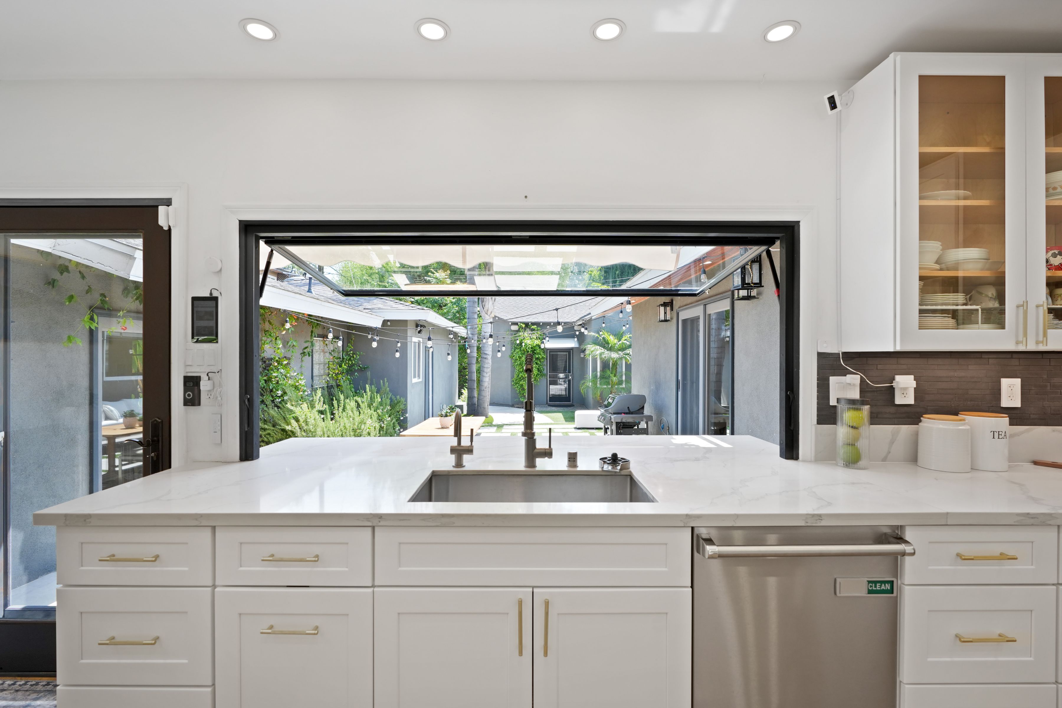  4744 Camellia Avenue - 物件實景