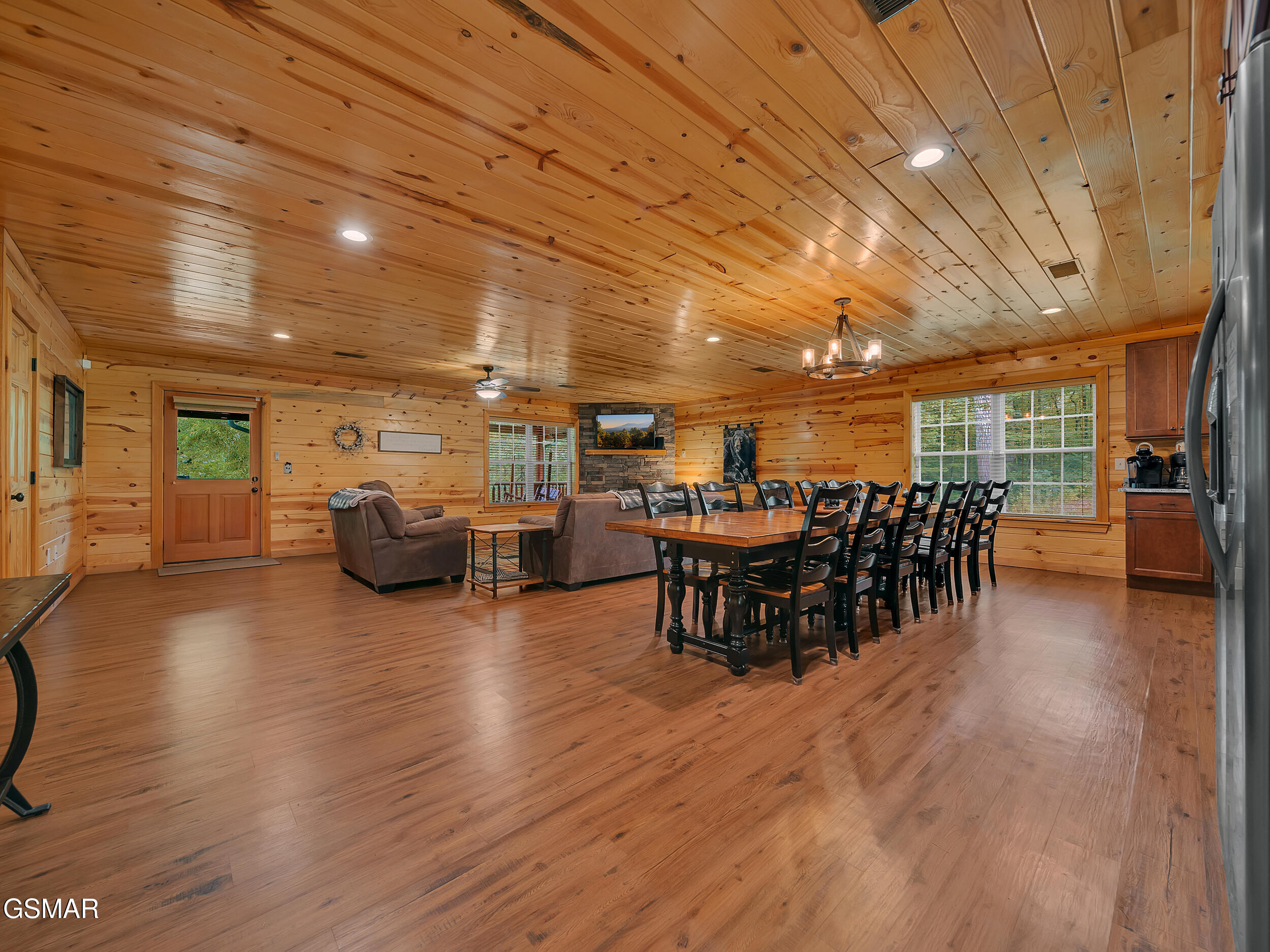 Pigeon Forge, Tennessee, 37876, United States, 4 Bedrooms Bedrooms, ,4 BathroomsBathrooms,Residential,For Sale,1944632