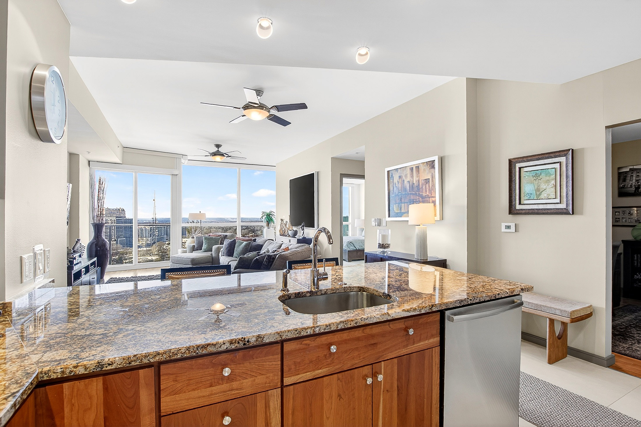 Immaculate Two Bedroom with Dedicated Office/Den at Sought-after Terminus - 物件實景