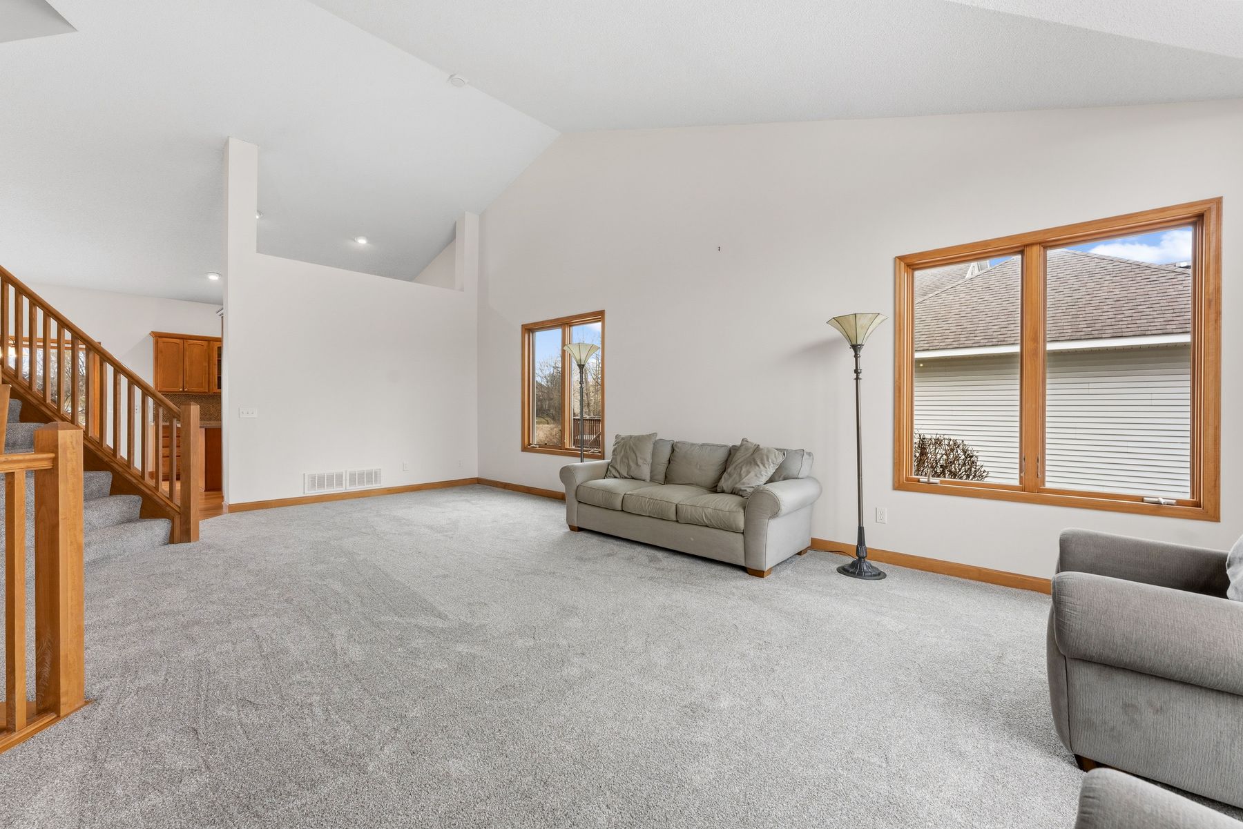  Updated Modified Two-Story on a Spacious Corner Lot - 物件實景