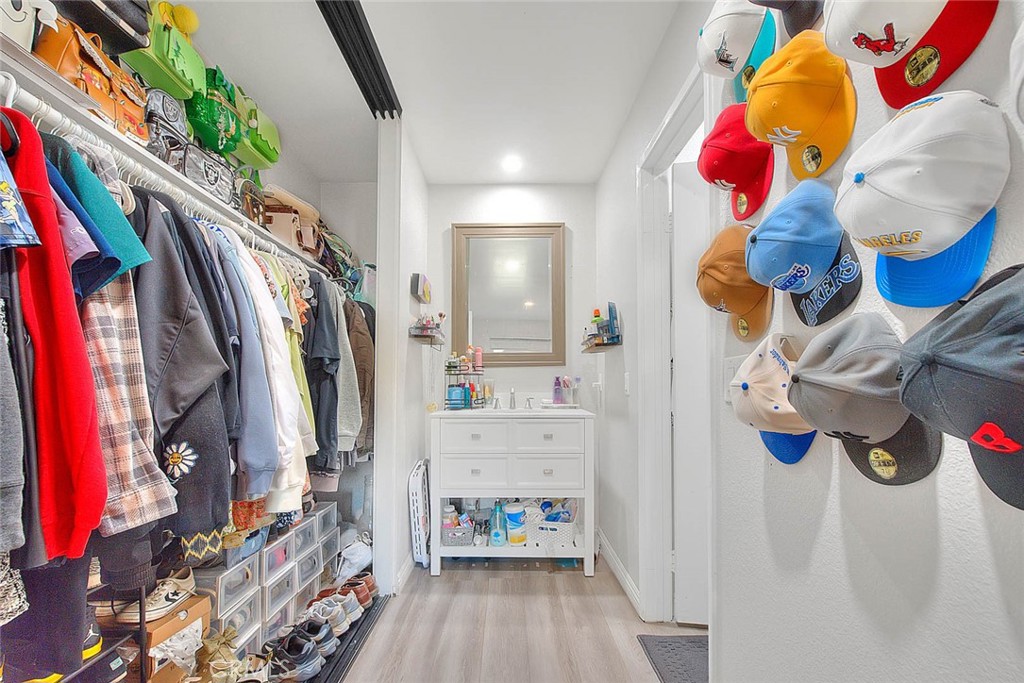 Jurupa Valley, California, 92509, United States, 4 Bedrooms Bedrooms, ,2 BathroomsBathrooms,Residential,For Sale,1998083