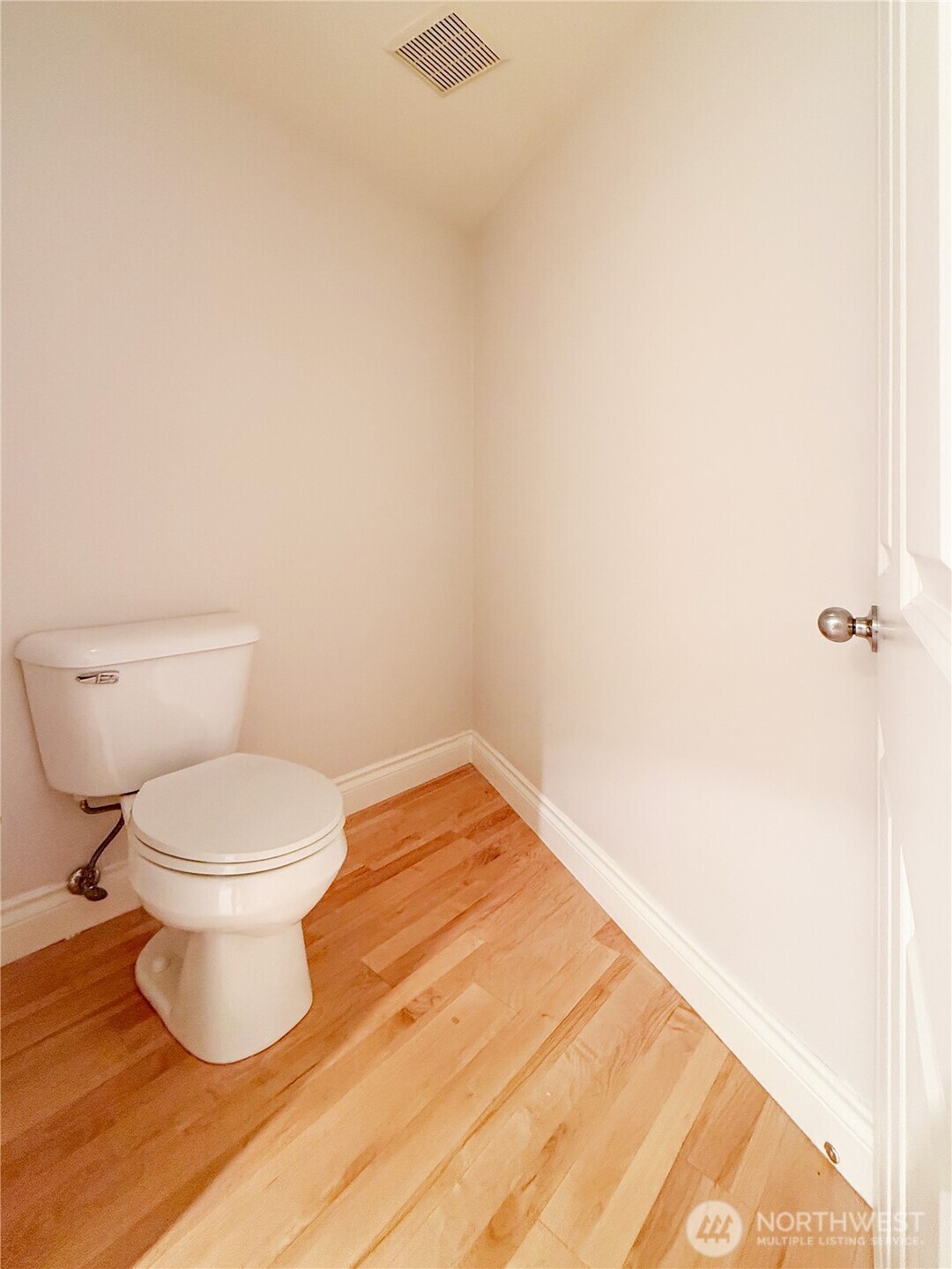 Seattle, Washington, 98199, United States, 2 Bedrooms Bedrooms, ,2 BathroomsBathrooms,Residential,For Sale,1998724