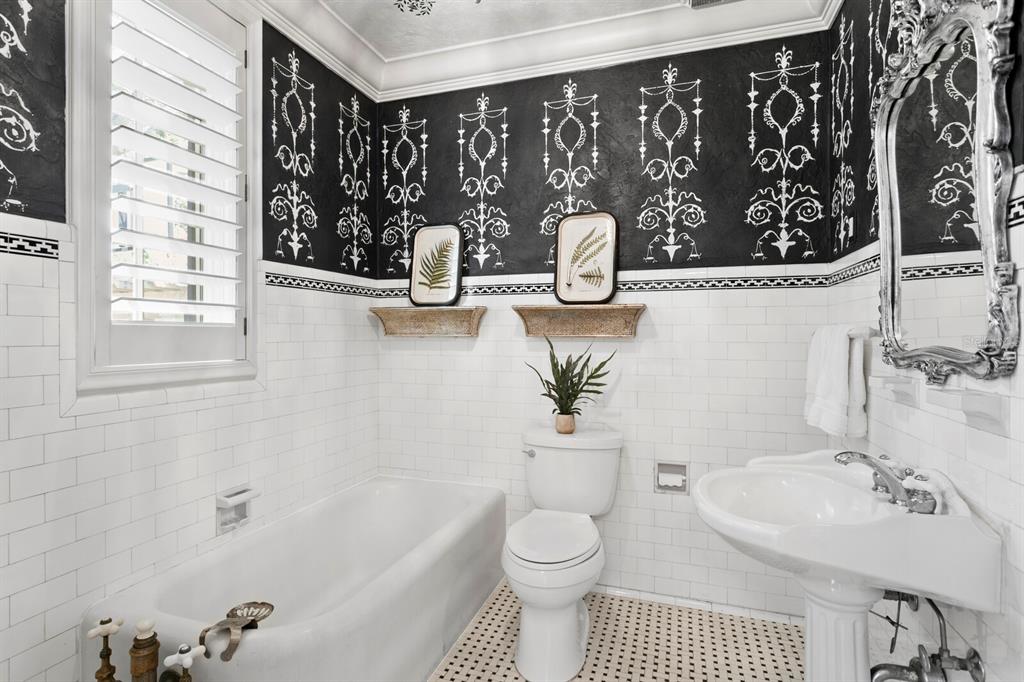 St Petersburg, Florida, 33704, United States, 4 Bedrooms Bedrooms, ,5 BathroomsBathrooms,Residential,For Sale,1794031