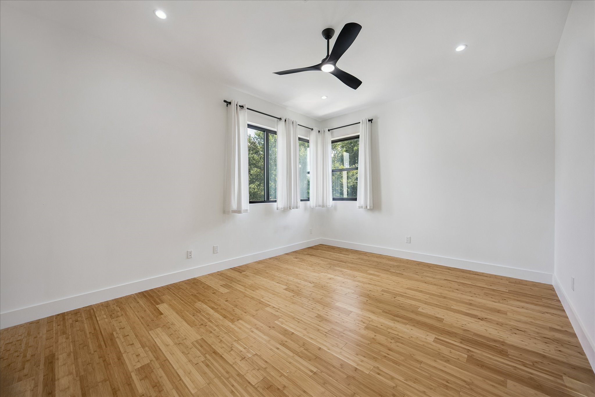  9909 Larston Street - 物件實景