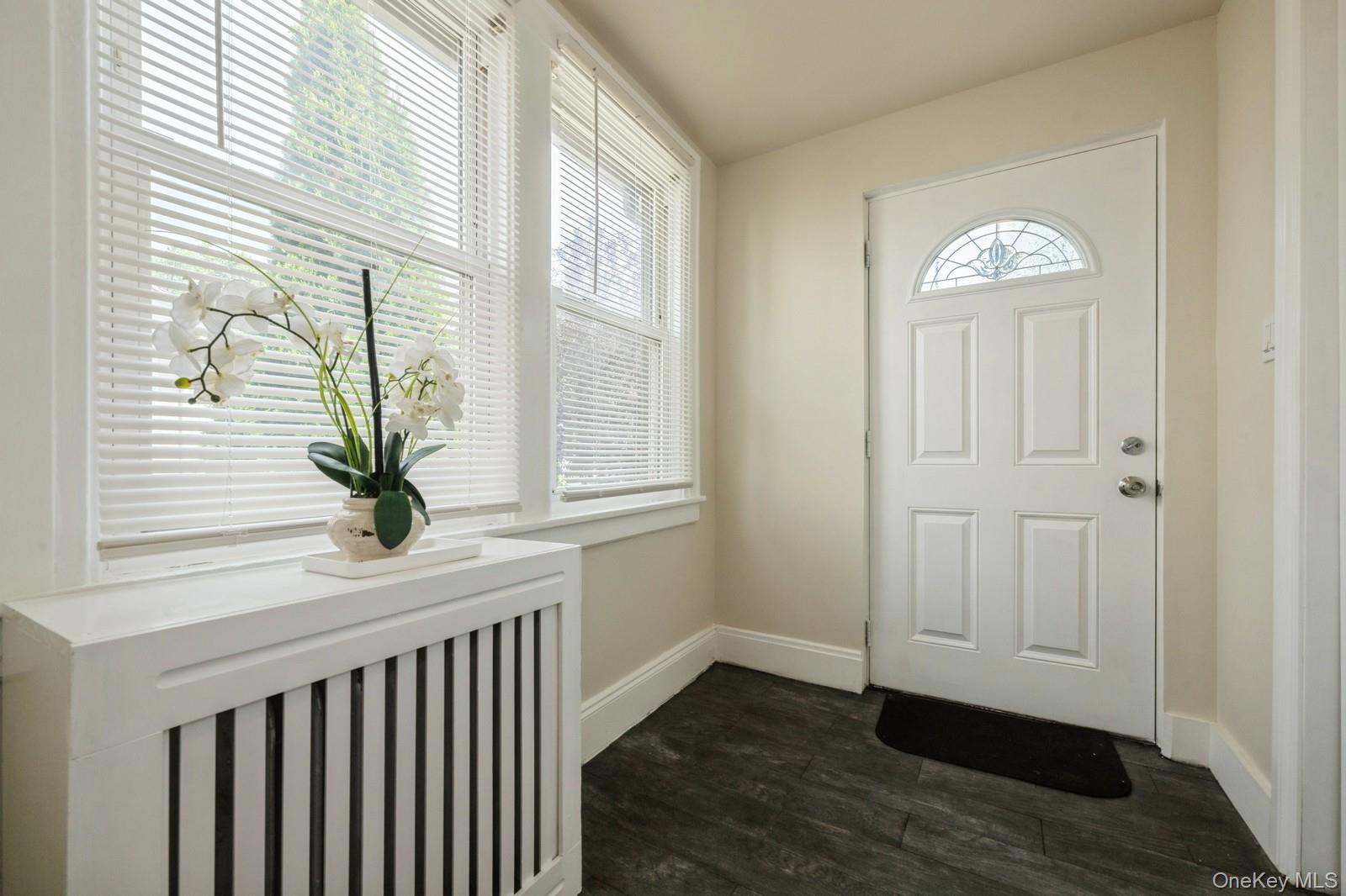 Queens Village, New York, 11429, United States, 3 Bedrooms Bedrooms, ,2 BathroomsBathrooms,Residential,For Sale,1902128