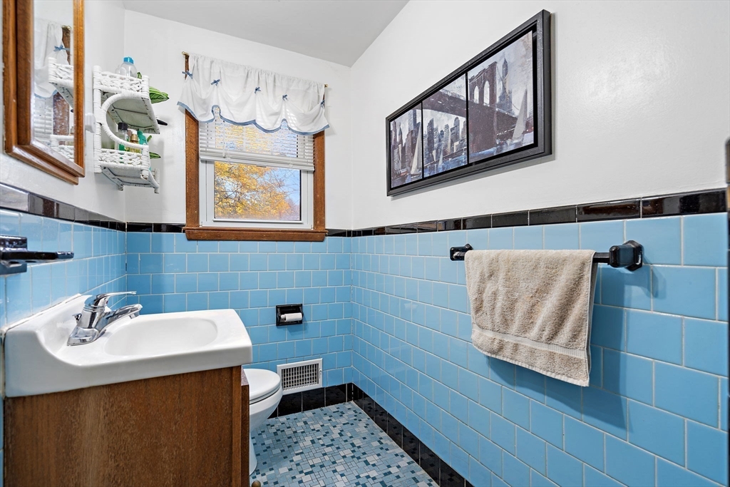 Sudbury, Massachusetts, 01776, United States, 3 Bedrooms Bedrooms, ,2 BathroomsBathrooms,Residential,For Sale,1991696